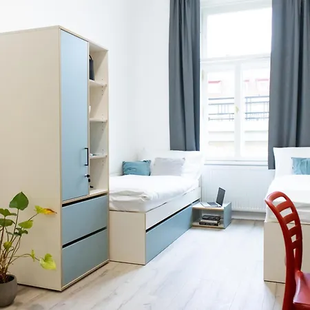 Zeitraum Student House - Prvniho Pluku Πράγα