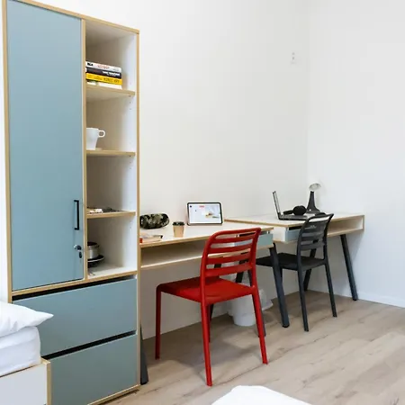 Zeitraum Student House - Prvniho Pluku Πράγα